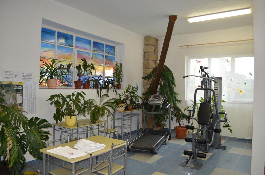 Famozclub Hotel Bakov nad Jizerou Екстериор снимка