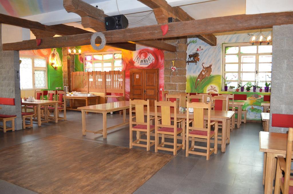 Famozclub Hotel Bakov nad Jizerou Екстериор снимка
