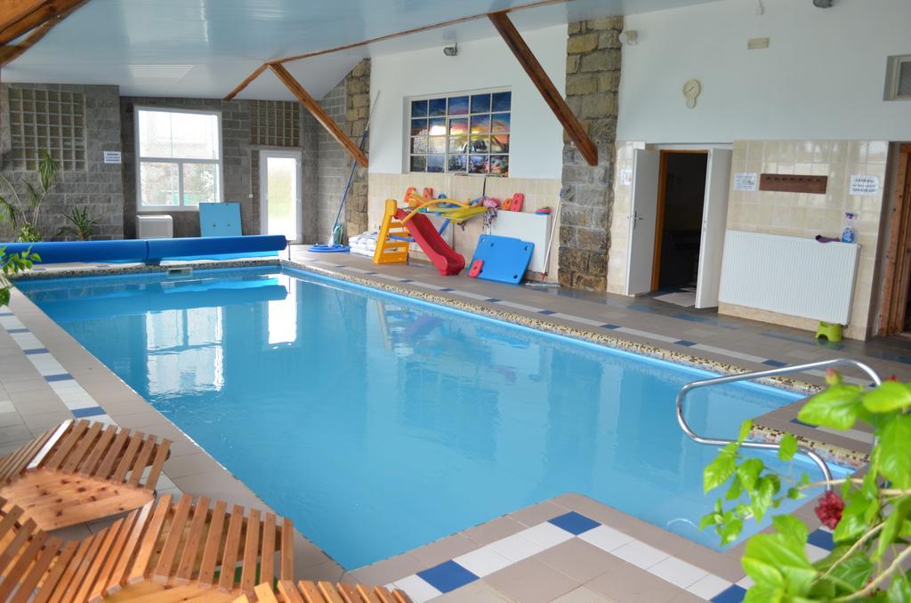 Famozclub Hotel Bakov nad Jizerou Екстериор снимка