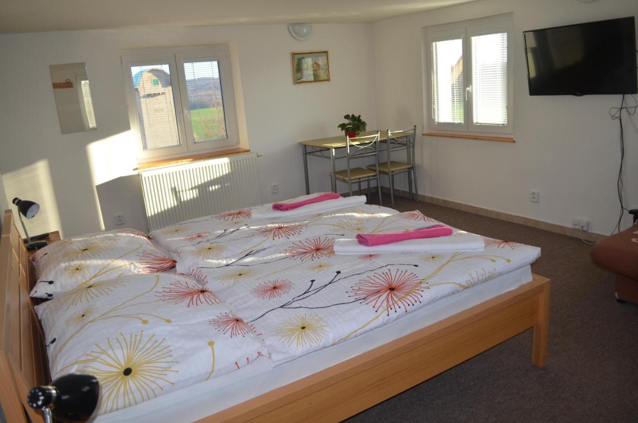 Famozclub Hotel Bakov nad Jizerou Екстериор снимка