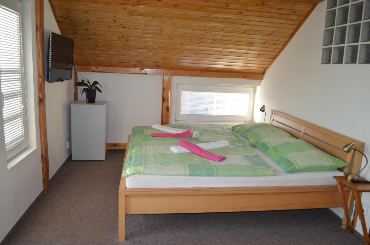 Famozclub Hotel Bakov nad Jizerou Екстериор снимка