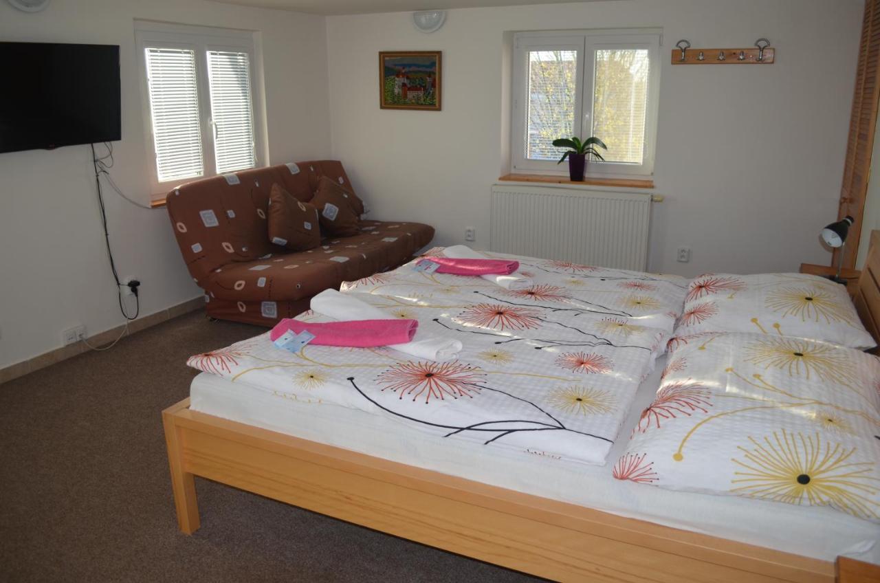 Famozclub Hotel Bakov nad Jizerou Екстериор снимка