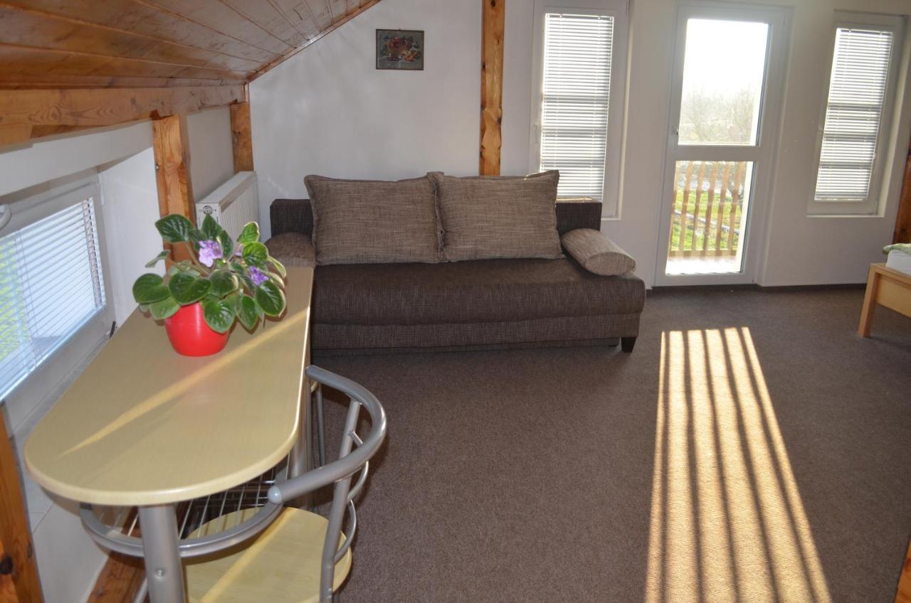 Famozclub Hotel Bakov nad Jizerou Екстериор снимка