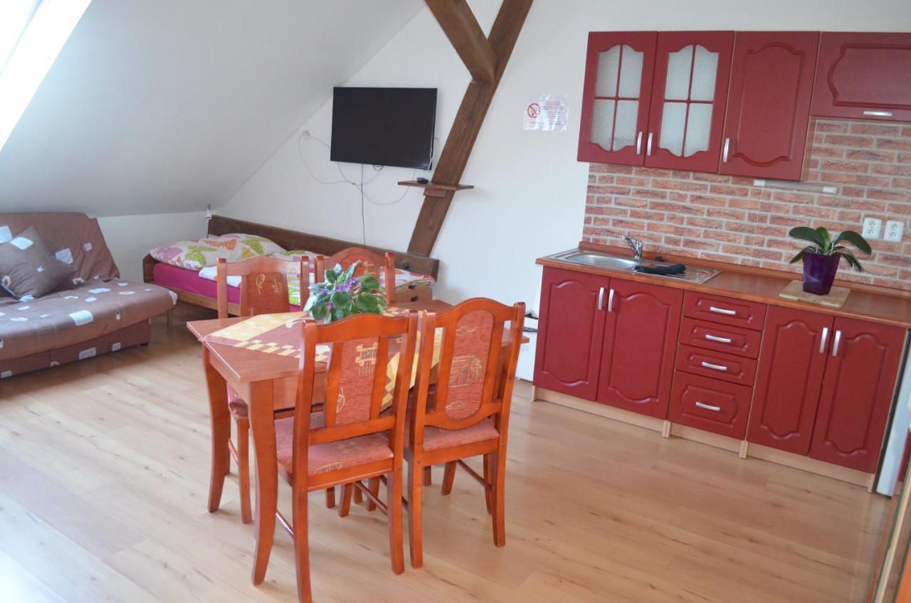 Famozclub Hotel Bakov nad Jizerou Екстериор снимка