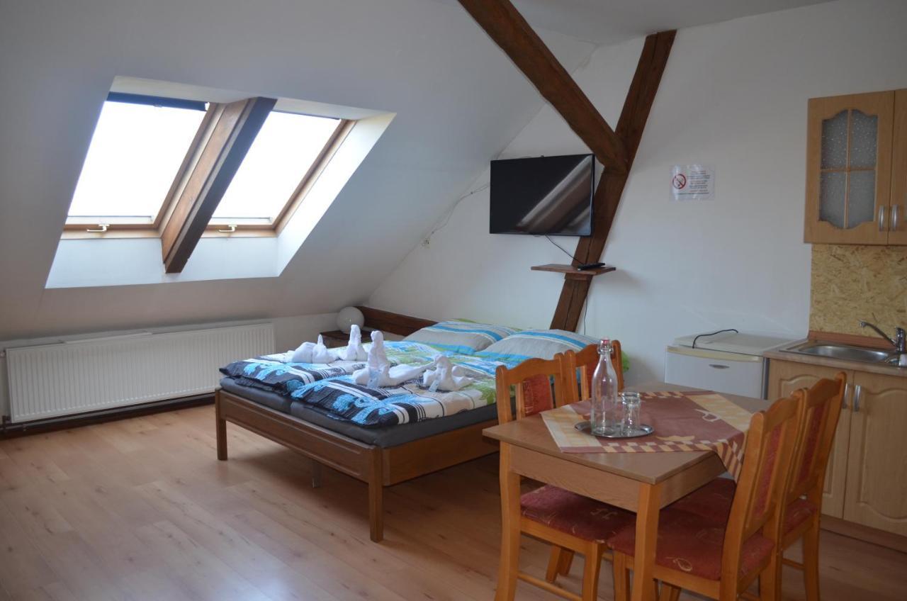 Famozclub Hotel Bakov nad Jizerou Екстериор снимка