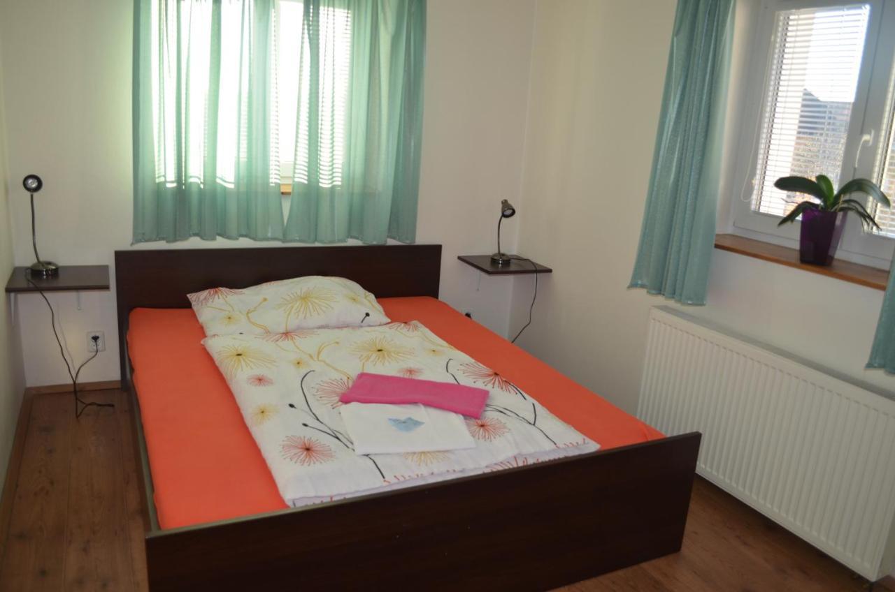 Famozclub Hotel Bakov nad Jizerou Стая снимка