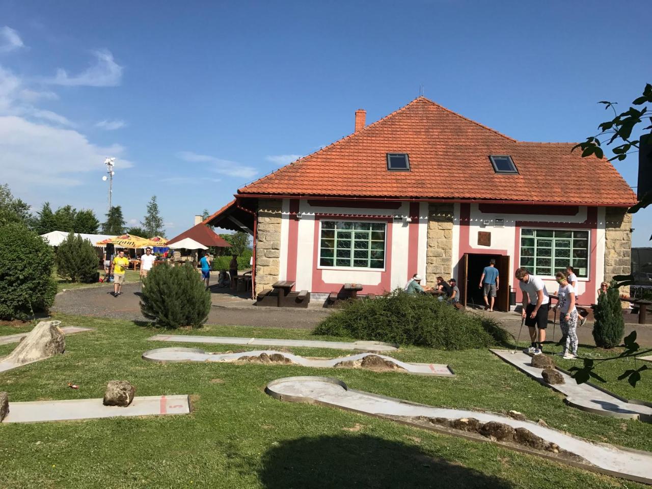 Famozclub Hotel Bakov nad Jizerou Екстериор снимка