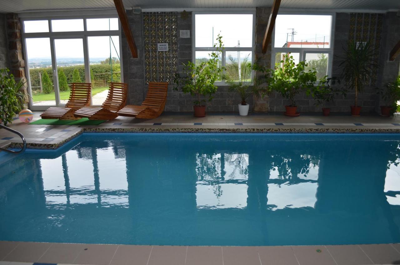 Famozclub Hotel Bakov nad Jizerou Екстериор снимка