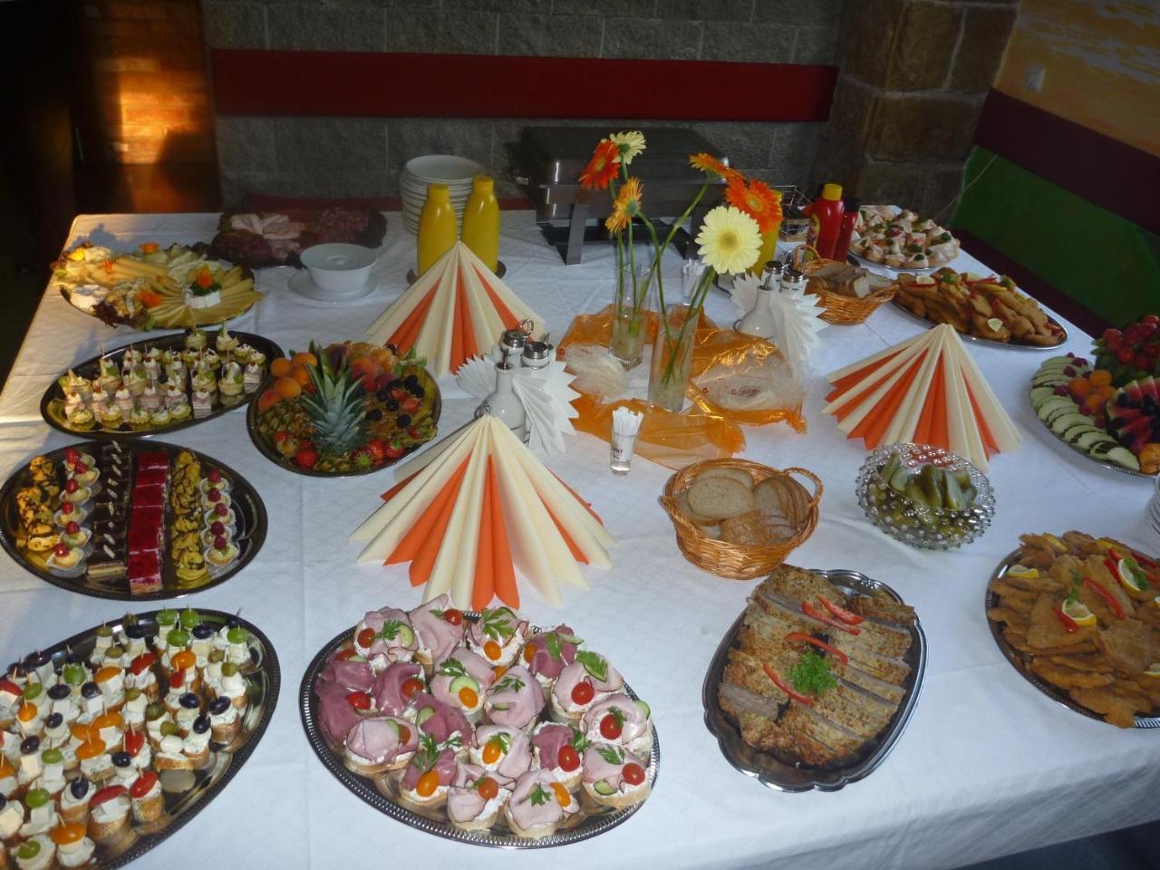 Famozclub Hotel Bakov nad Jizerou Екстериор снимка