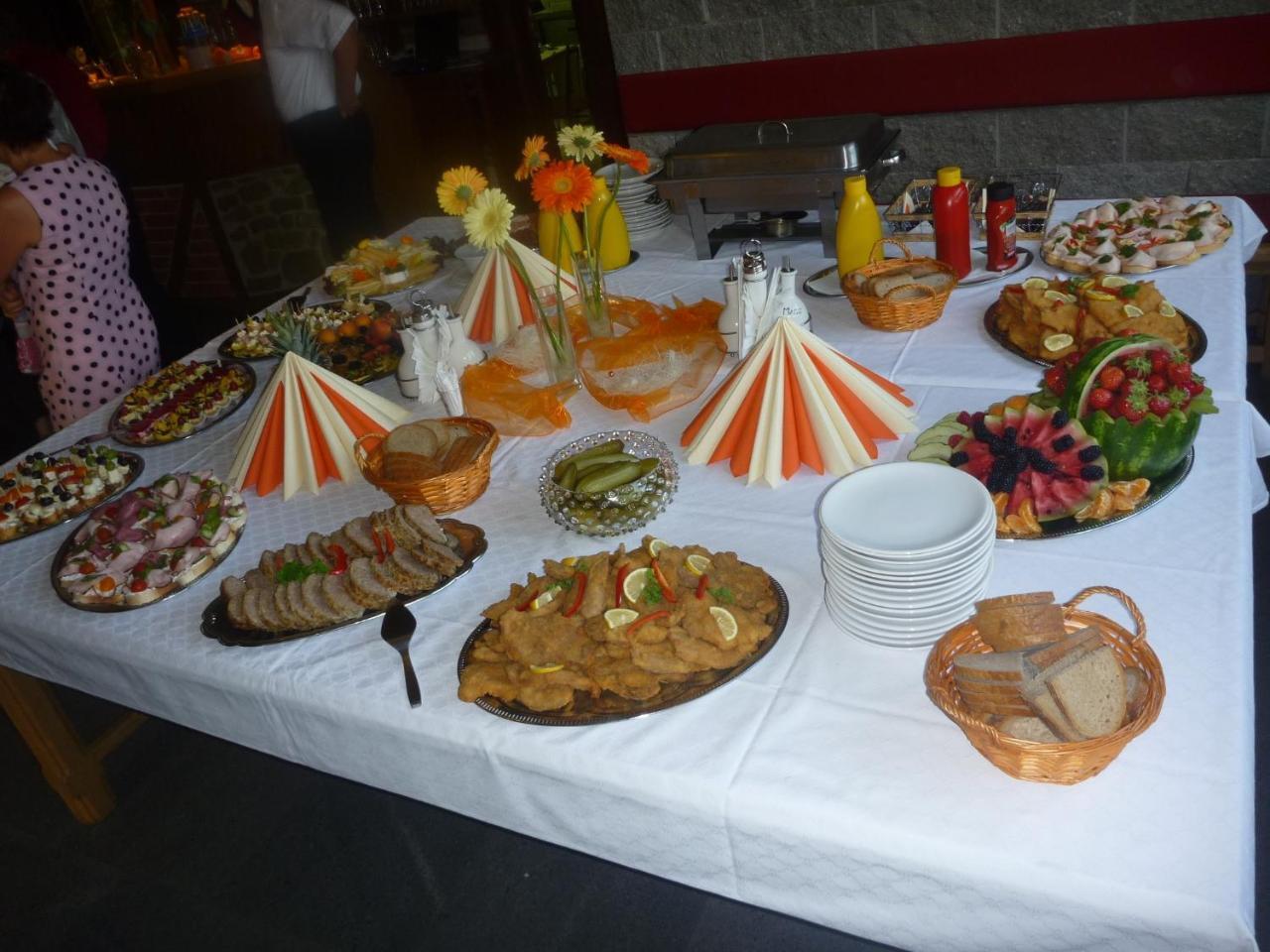 Famozclub Hotel Bakov nad Jizerou Екстериор снимка